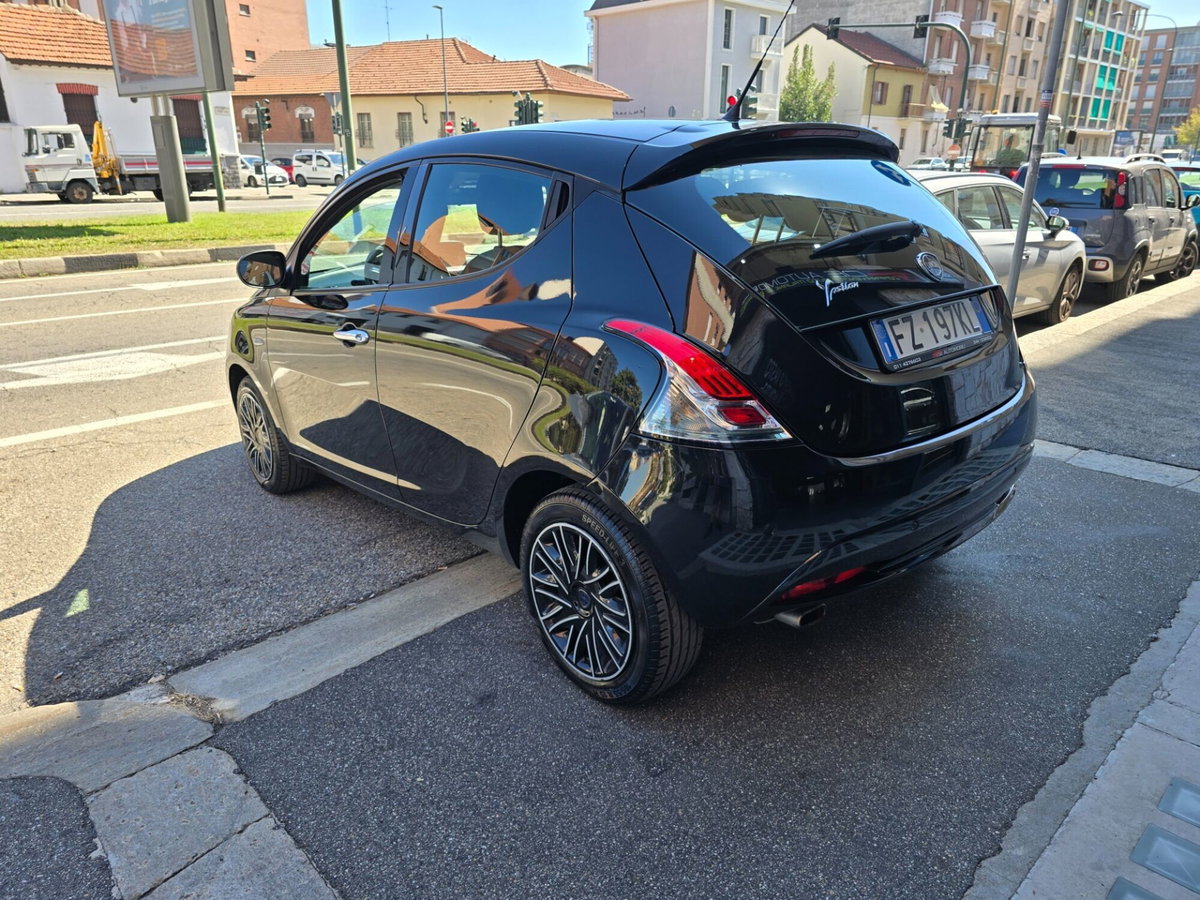 Lancia Ypsilon 1.2 69 CV 5 porte Gold (5)