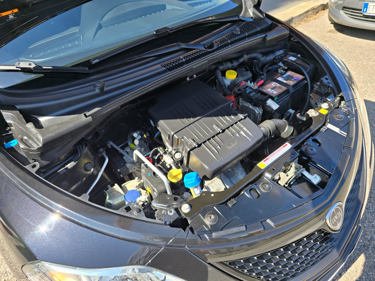 Lancia Ypsilon 1.2 69 CV 5 porte Gold (6)