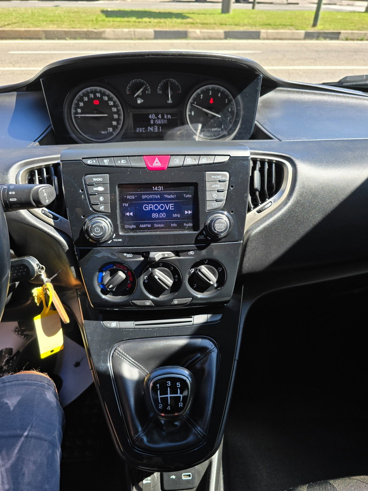 Lancia Ypsilon 1.2 69 CV 5 porte Gold (9)