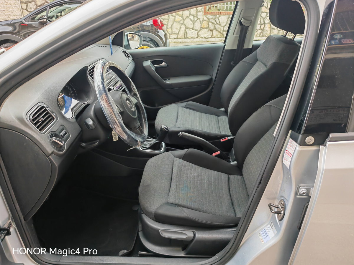 Volkswagen Polo 1.4 5 porte Highline (7)