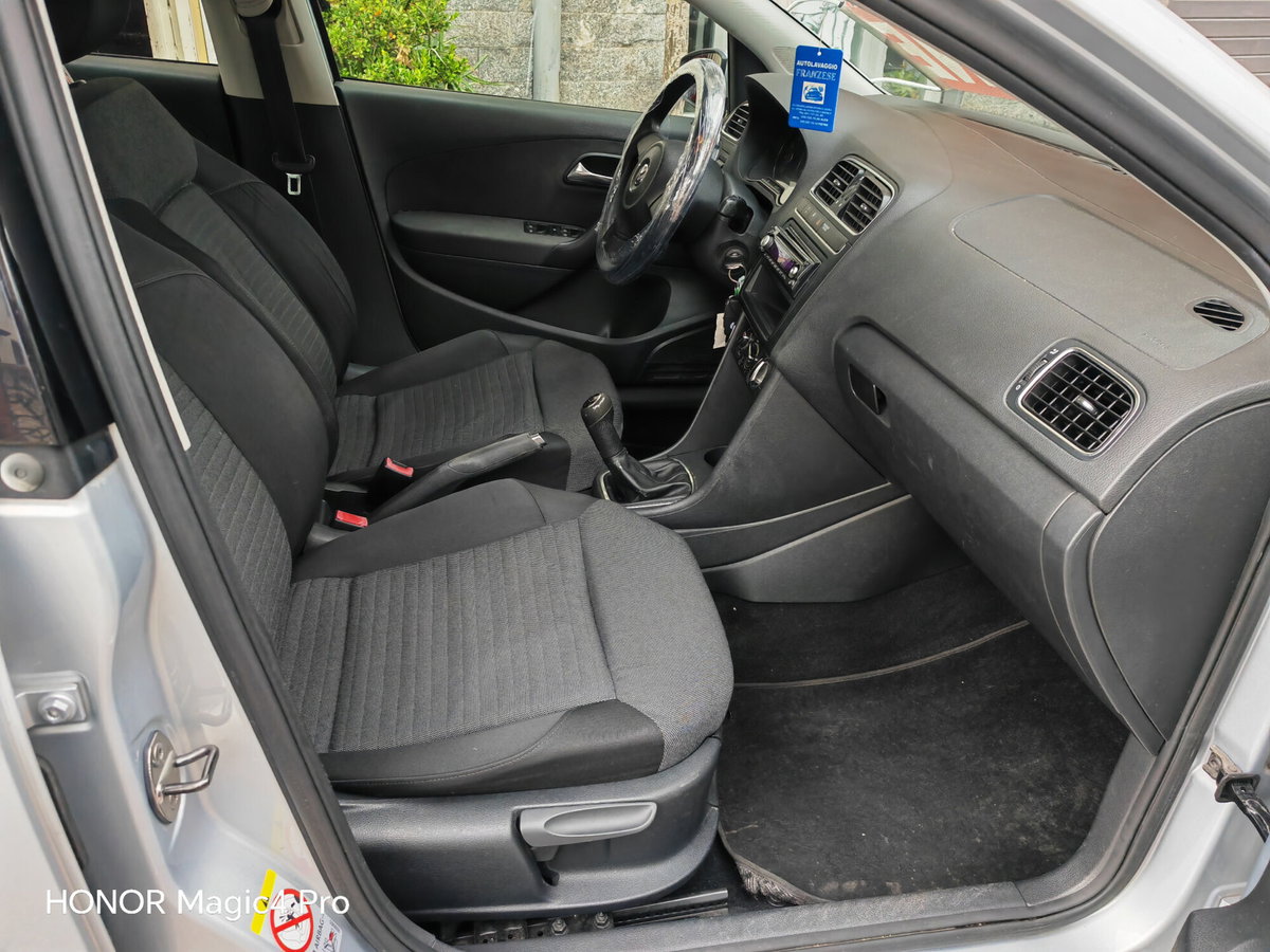 Volkswagen Polo 1.4 5 porte Highline (9)