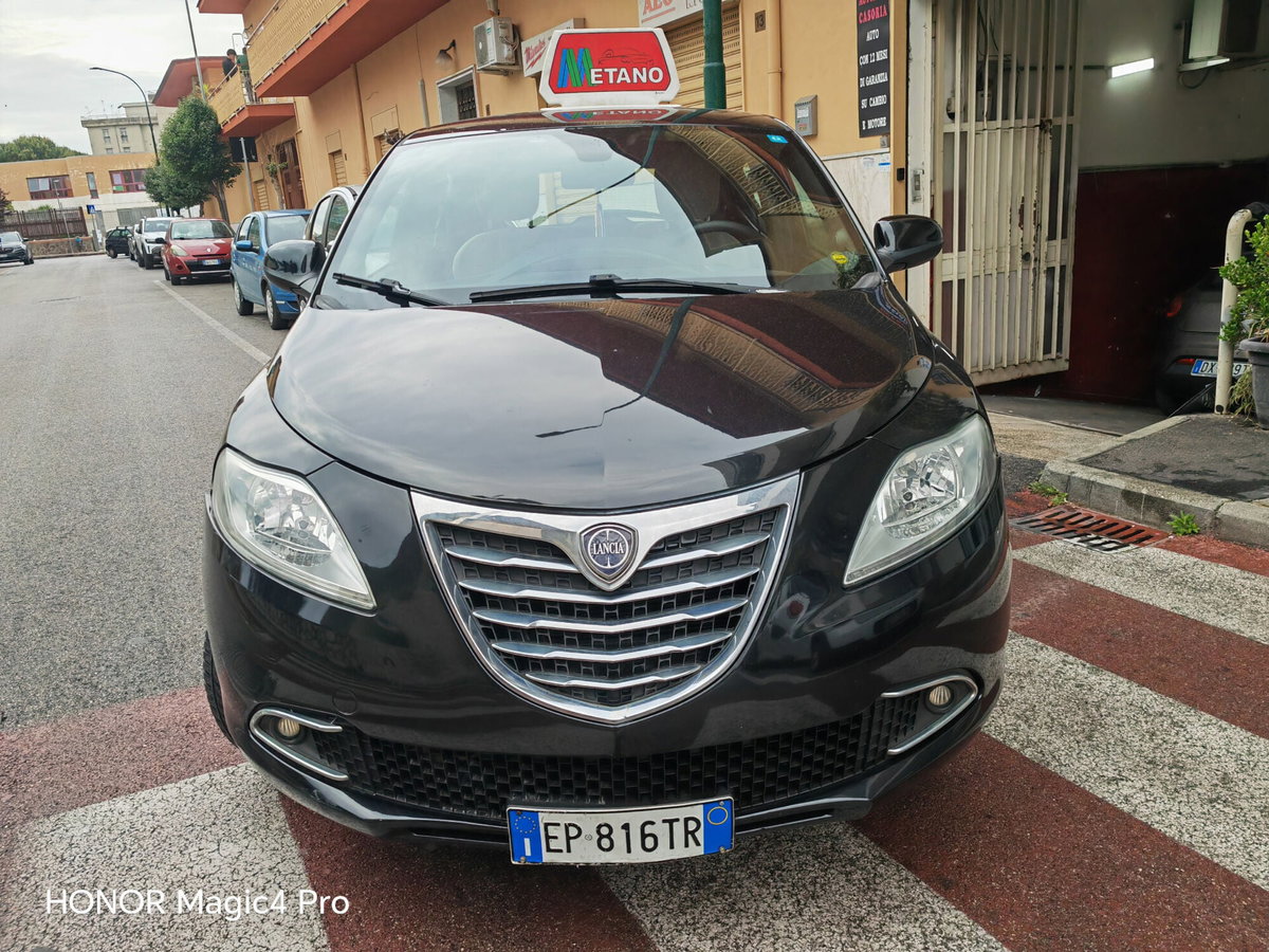 Lancia Ypsilon 0.9 TwinAir 85 CV 5 porte Metano Ecochic Gold