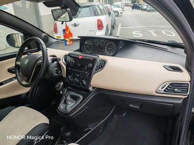 Lancia Ypsilon 0.9 TwinAir 85 CV 5 porte Metano Ecochic Gold (10)
