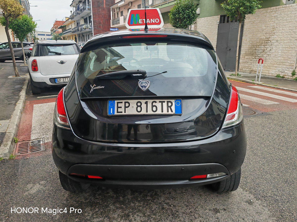 Lancia Ypsilon 0.9 TwinAir 85 CV 5 porte Metano Ecochic Gold (12)