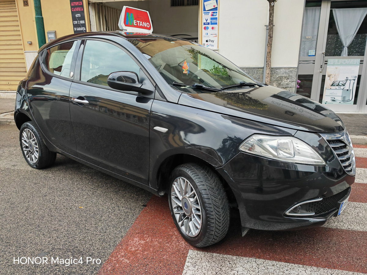 Lancia Ypsilon 0.9 TwinAir 85 CV 5 porte Metano Ecochic Gold (3)