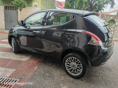 Lancia Ypsilon 0.9 TwinAir 85 CV 5 porte Metano Ecochic Gold (6)