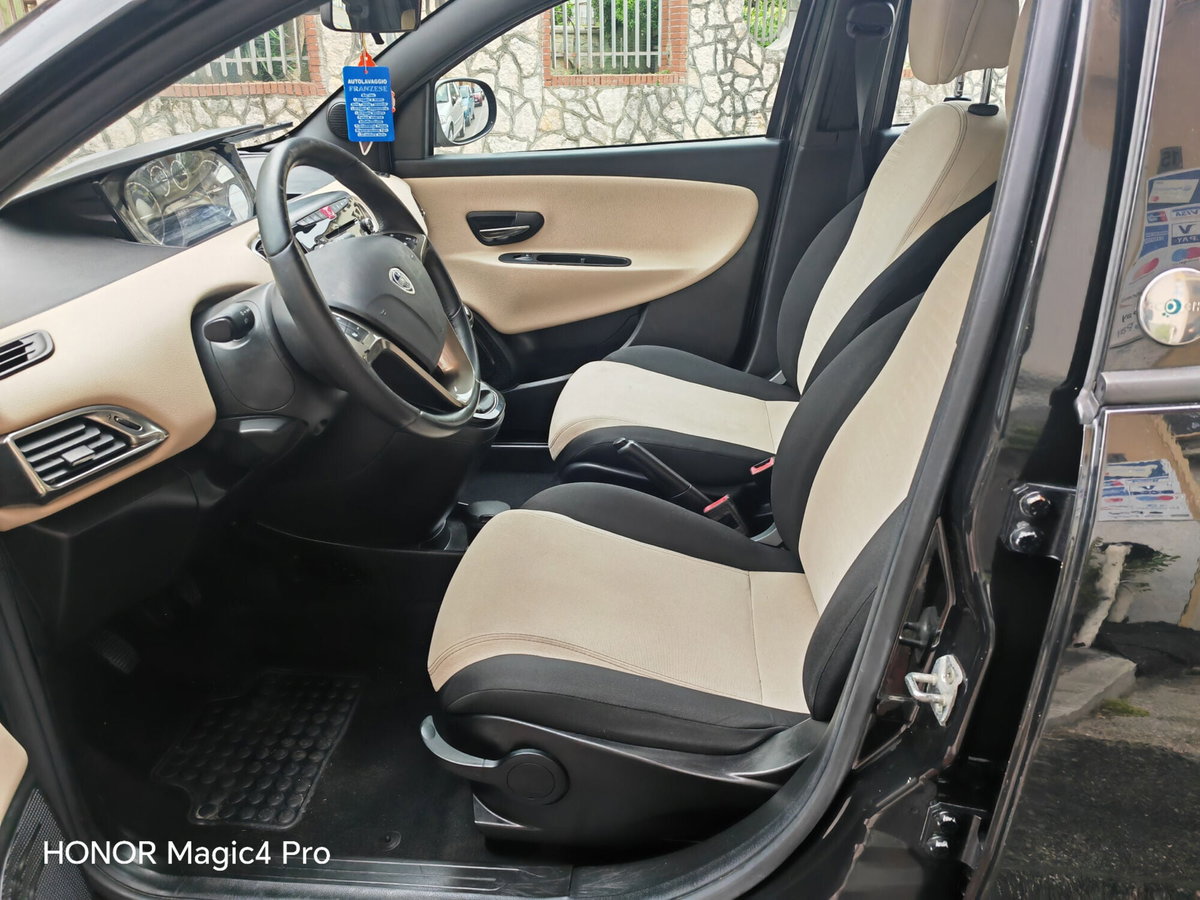 Lancia Ypsilon 0.9 TwinAir 85 CV 5 porte Metano Ecochic Gold (7)