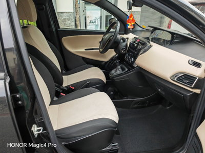 Lancia Ypsilon 0.9 TwinAir 85 CV 5 porte Metano Ecochic Gold (9)