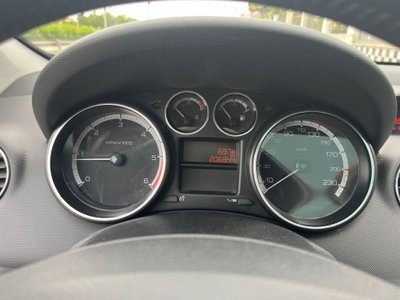 Peugeot 308 SW 1.6 8V HDi 112CV Ciel Sportium (13)