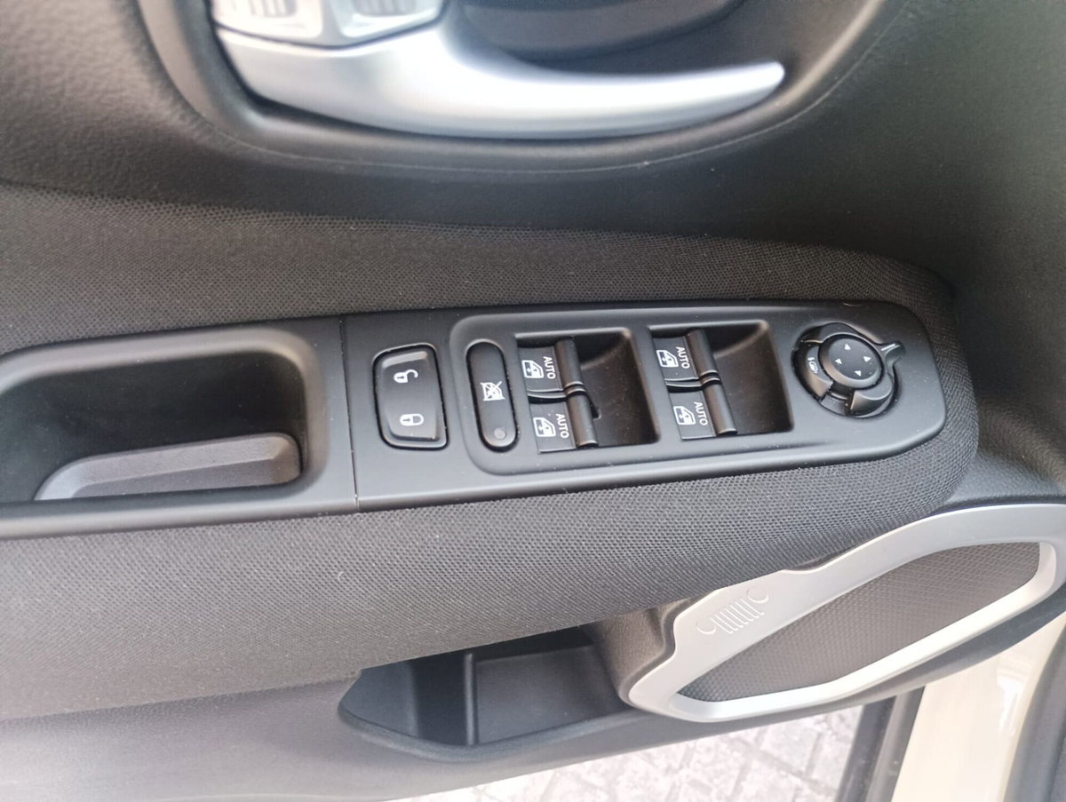 Jeep Renegade 1.6 Mjt 120 CV Opening Edition (10)