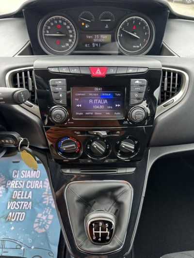 Lancia Ypsilon 1.2 69 CV 5 porte Gold (10)
