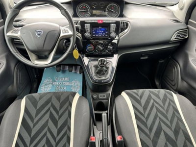 Lancia Ypsilon 1.2 69 CV 5 porte Gold (13)