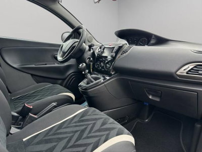 Lancia Ypsilon 1.2 69 CV 5 porte Gold (16)