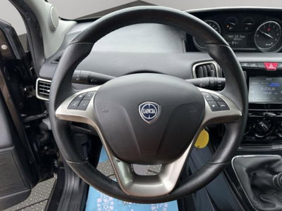Lancia Ypsilon 1.2 69 CV 5 porte Gold (8)