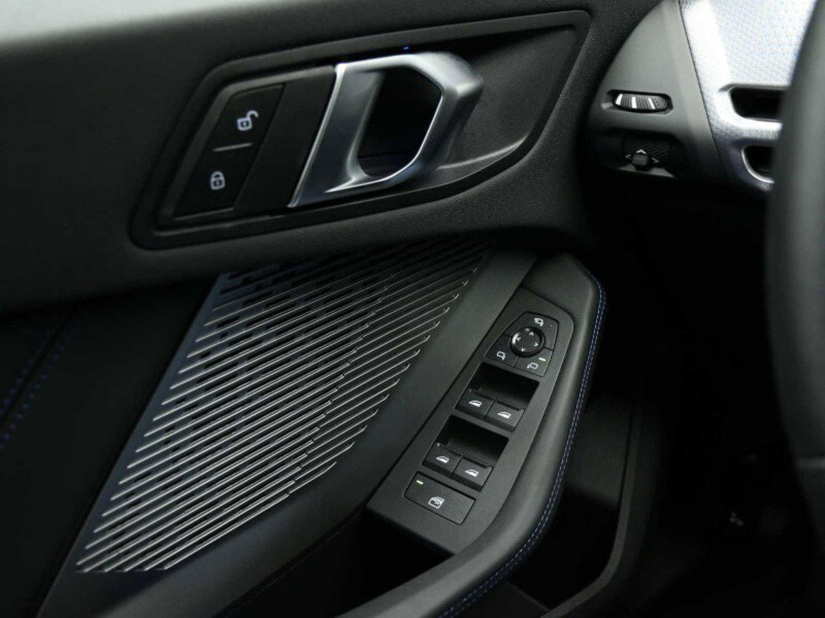 BMW Serie 1 118d Msport (15)