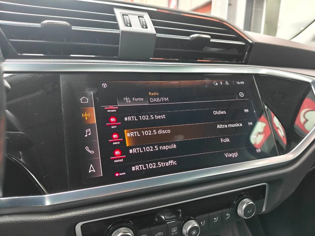 Audi Q3 35 TDI quattro S tronic Business (12)