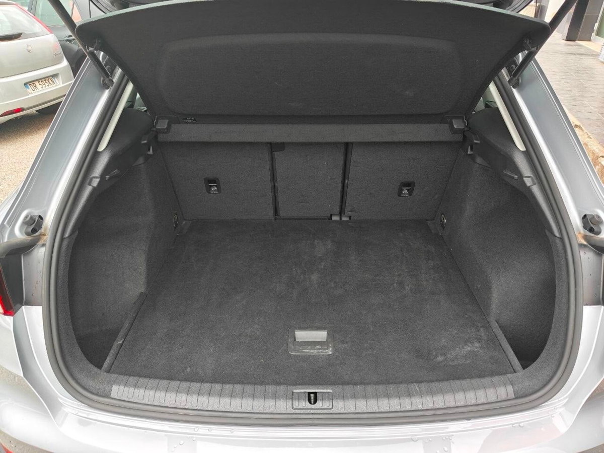 Audi Q3 35 TDI quattro S tronic Business (15)