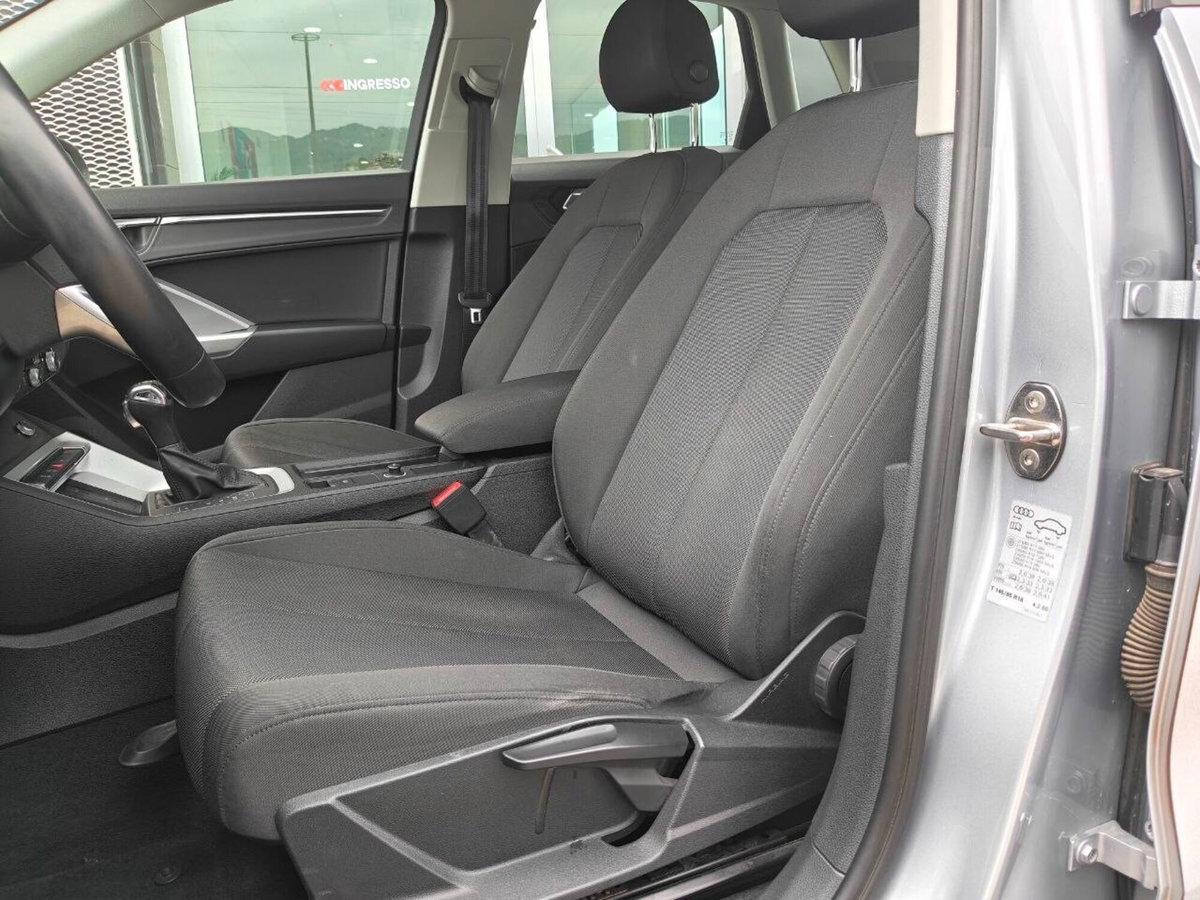 Audi Q3 35 TDI quattro S tronic Business (7)