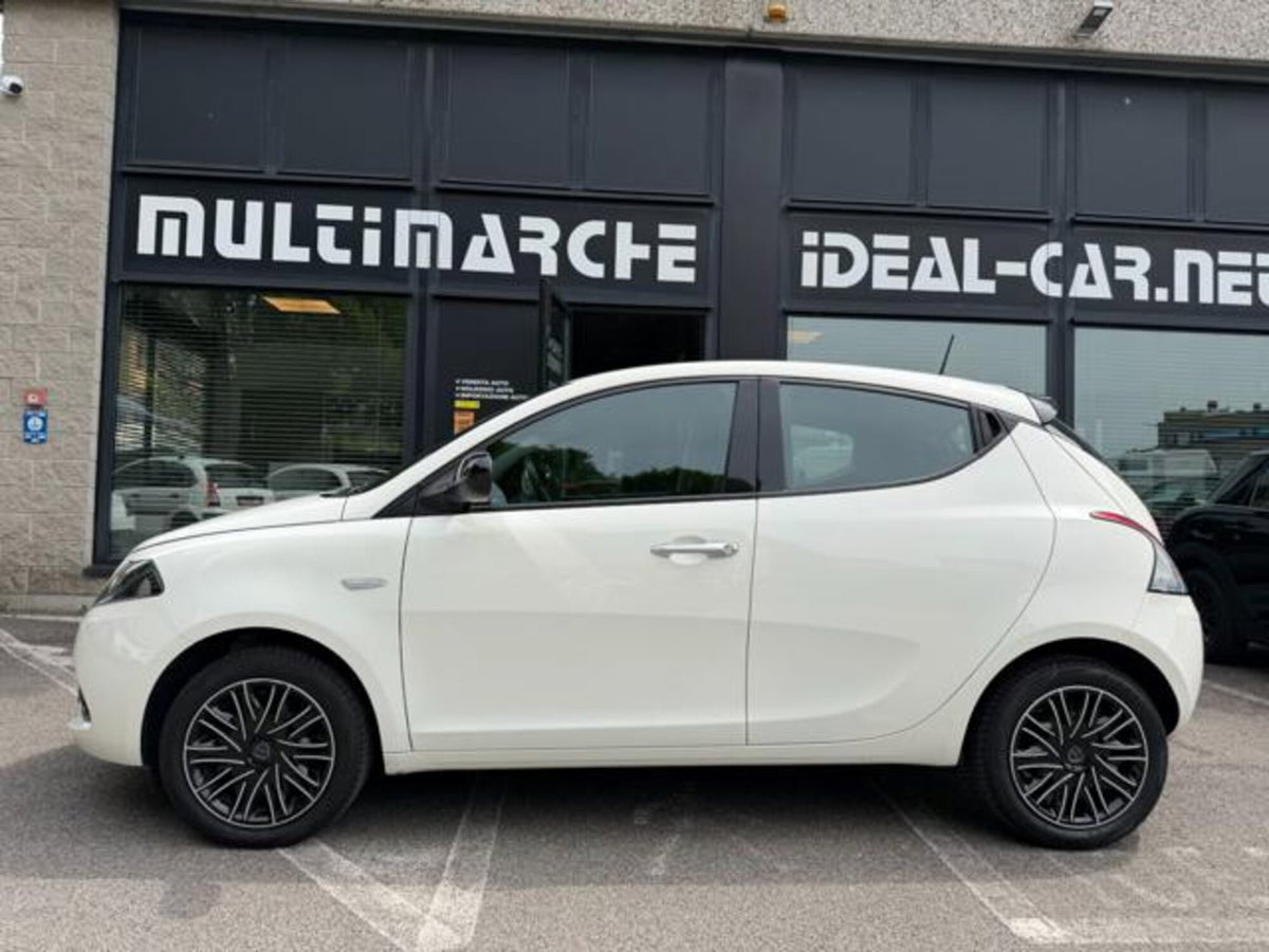 Lancia Ypsilon 1.0 FireFly 5 porte S&S Hybrid Gold Plus (2)