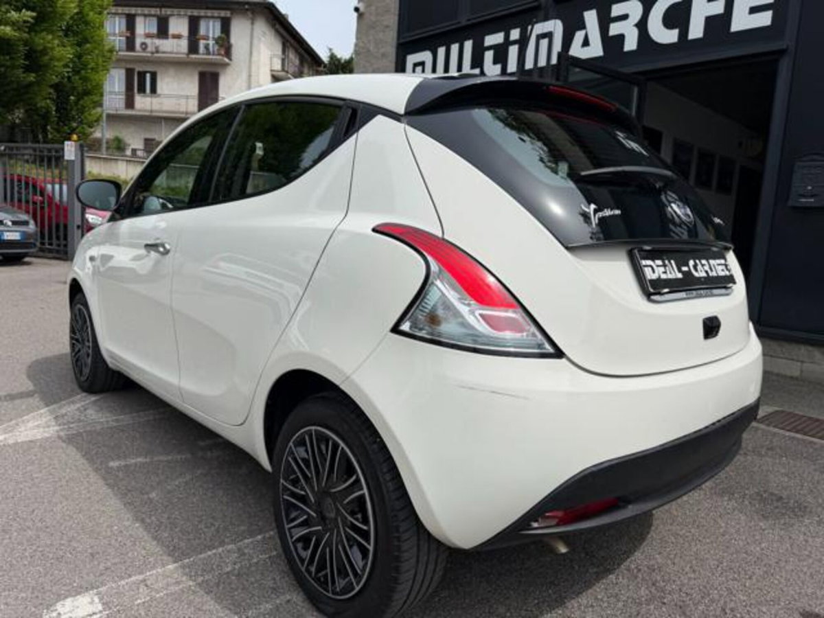 Lancia Ypsilon 1.0 FireFly 5 porte S&S Hybrid Gold Plus (3)