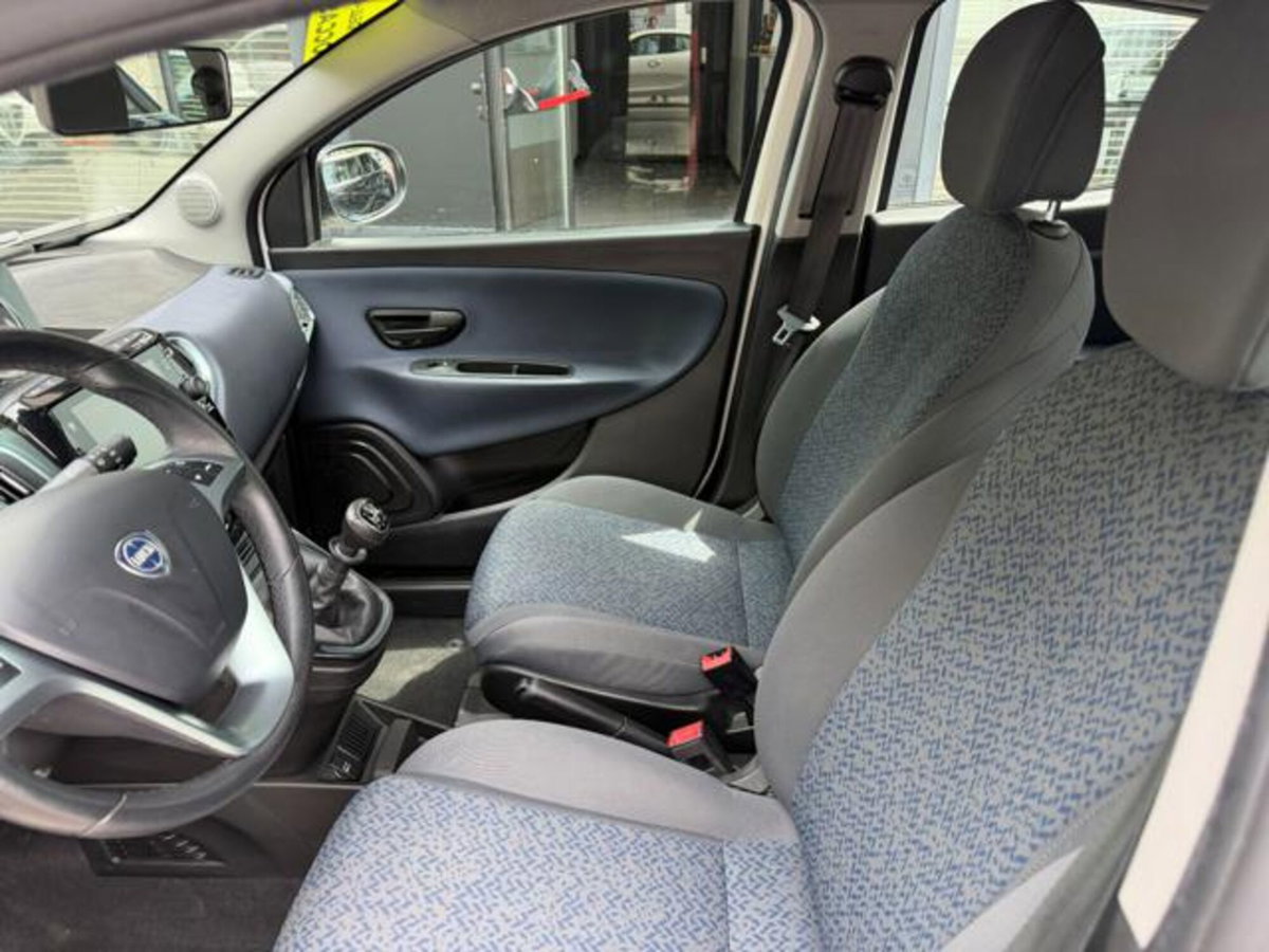 Lancia Ypsilon 1.0 FireFly 5 porte S&S Hybrid Gold Plus (6)