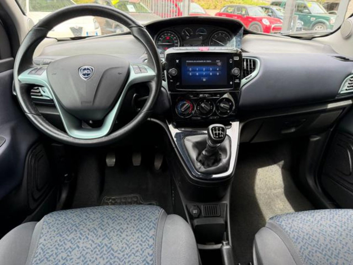 Lancia Ypsilon 1.0 FireFly 5 porte S&S Hybrid Gold Plus (8)
