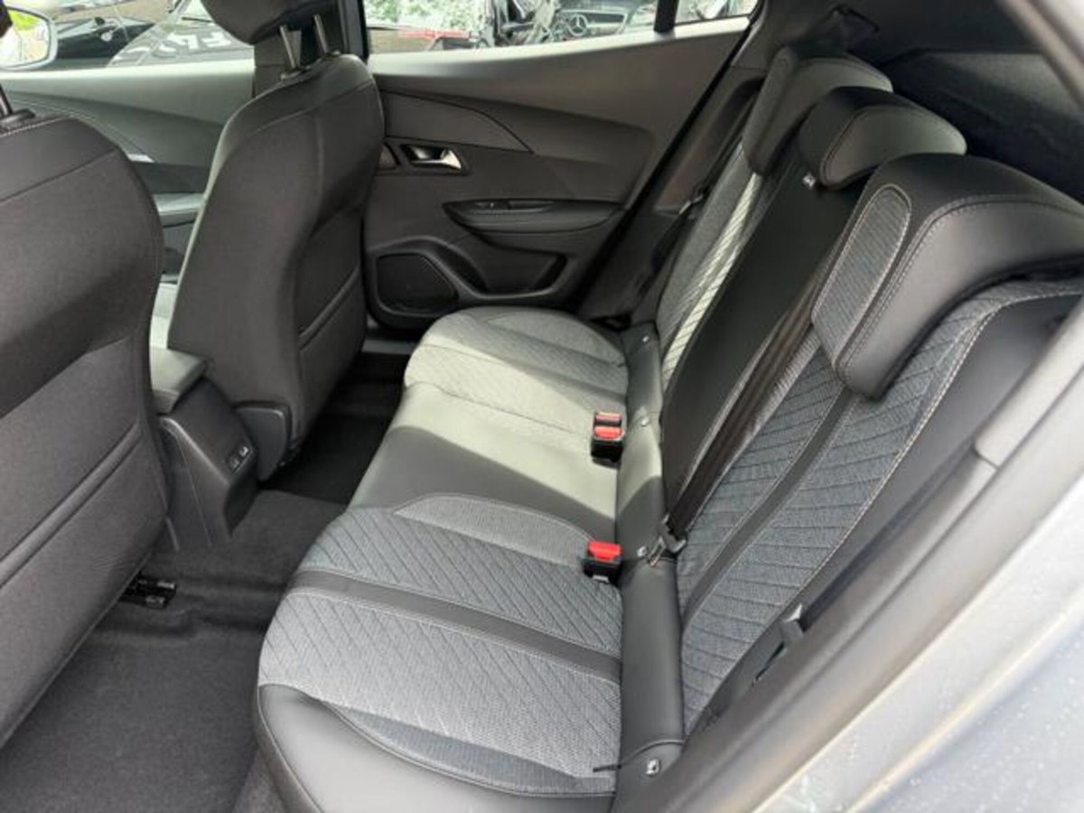 Peugeot 2008 PureTech 100 S&S Allure (7)