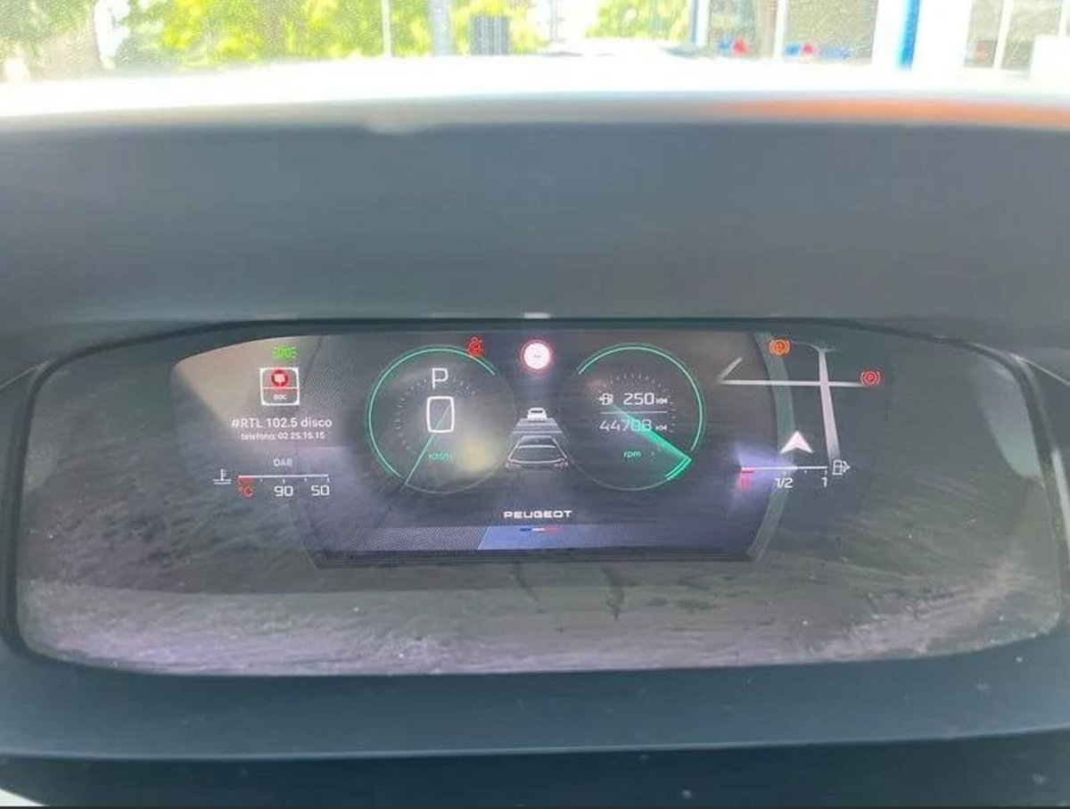 Peugeot 308 1.5 bluehdi GT s&s 130cv eat8 (17)