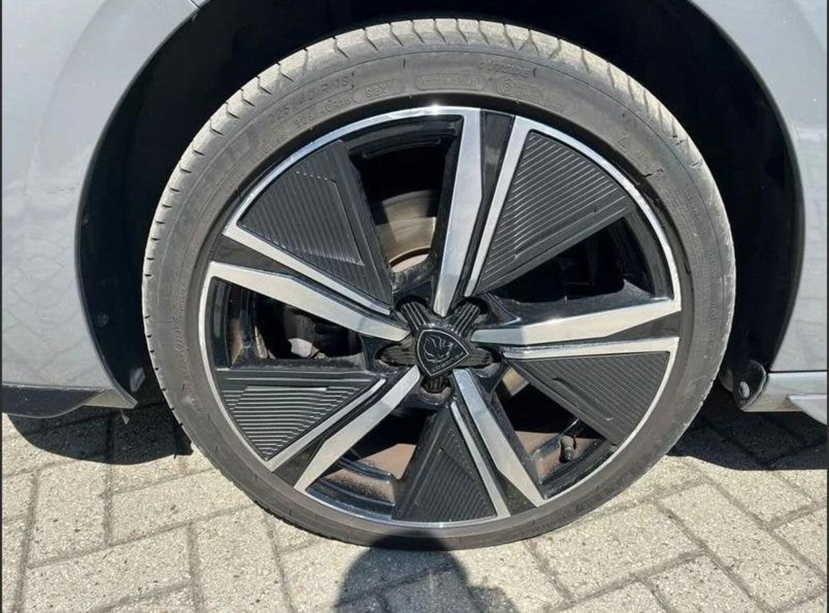 Peugeot 308 1.5 bluehdi GT s&s 130cv eat8 (7)