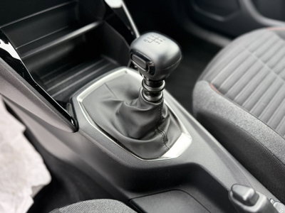 Peugeot 2008 1.2 puretech Active s&s 100cv (10)