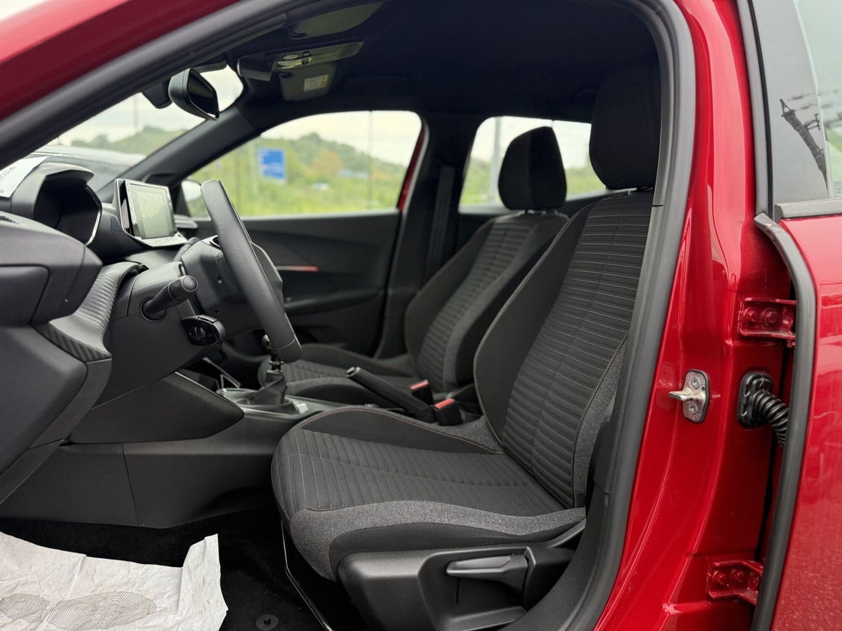 Peugeot 2008 1.2 puretech Active s&s 100cv (11)