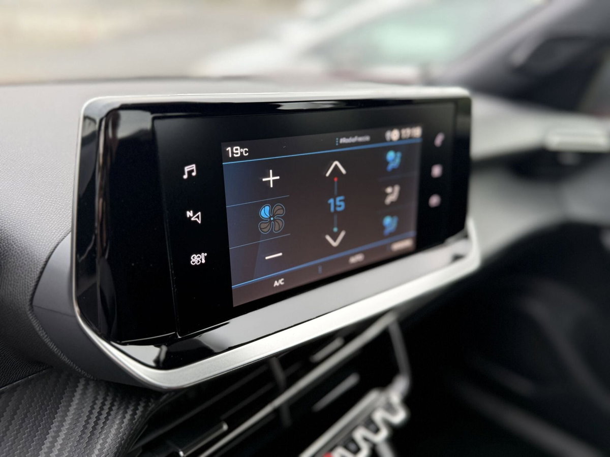 Peugeot 2008 1.2 puretech Active s&s 100cv (9)
