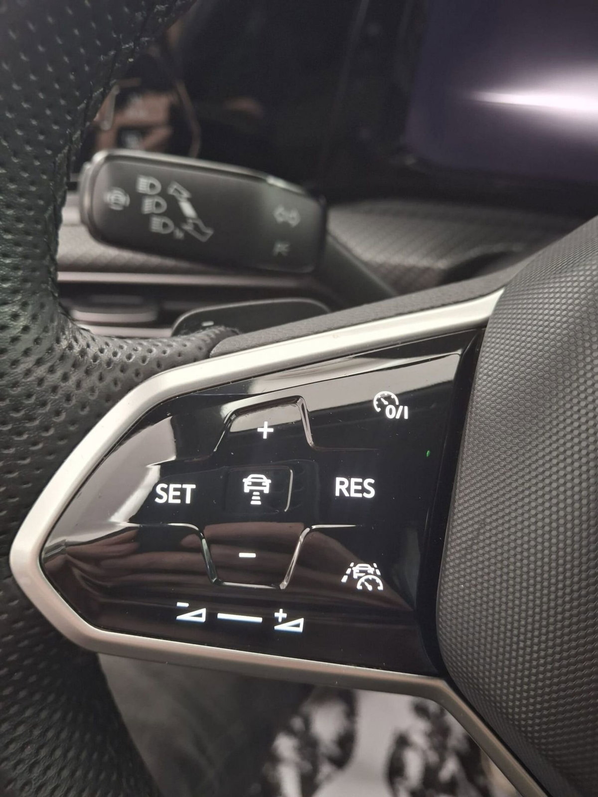 Volkswagen Golf 2.0 TDI 150 CV DSG SCR R-Line (11)