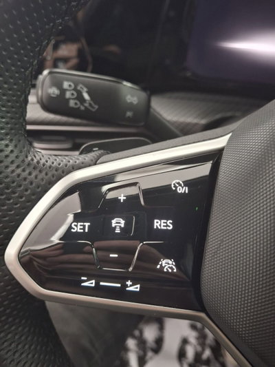 Volkswagen Golf 2.0 TDI 150 CV DSG SCR R-Line (11)