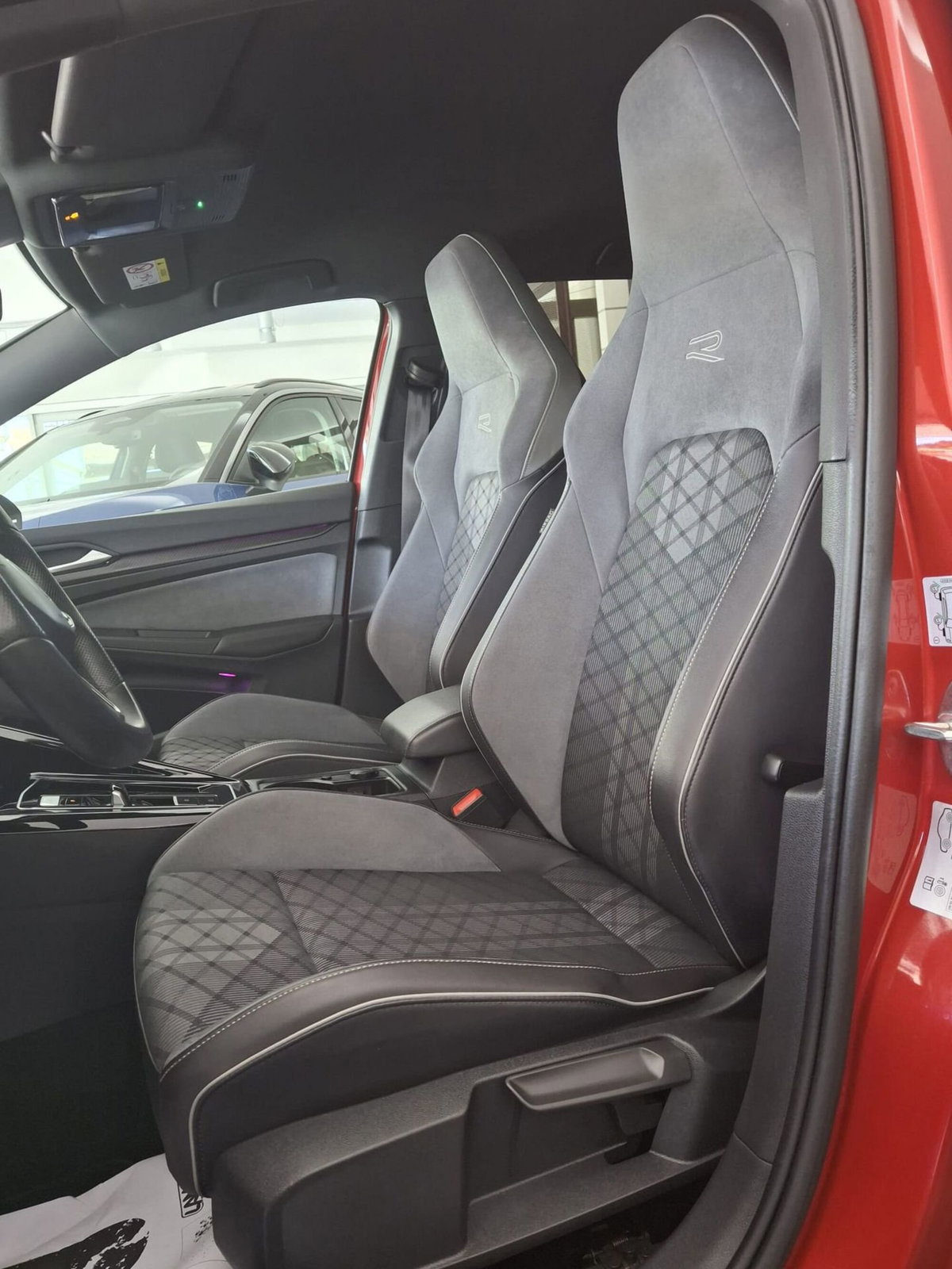 Volkswagen Golf 2.0 TDI 150 CV DSG SCR R-Line (16)