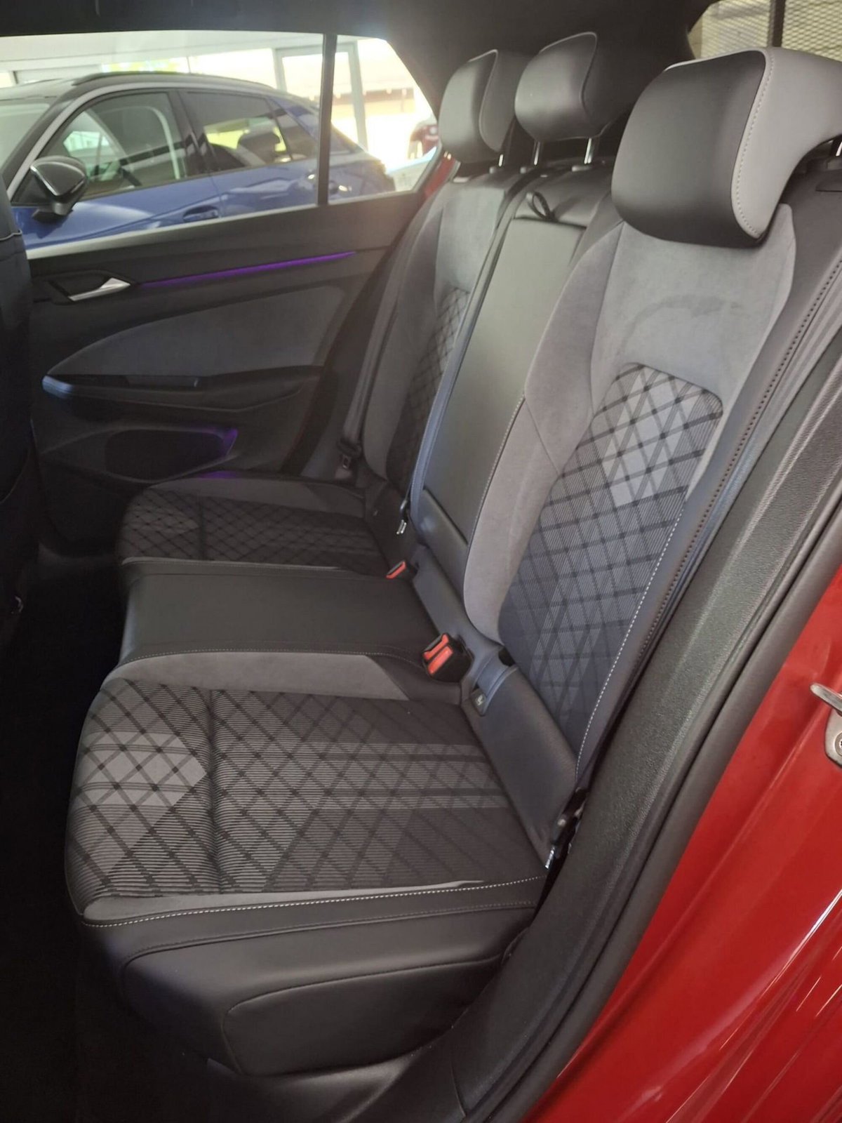 Volkswagen Golf 2.0 TDI 150 CV DSG SCR R-Line (18)