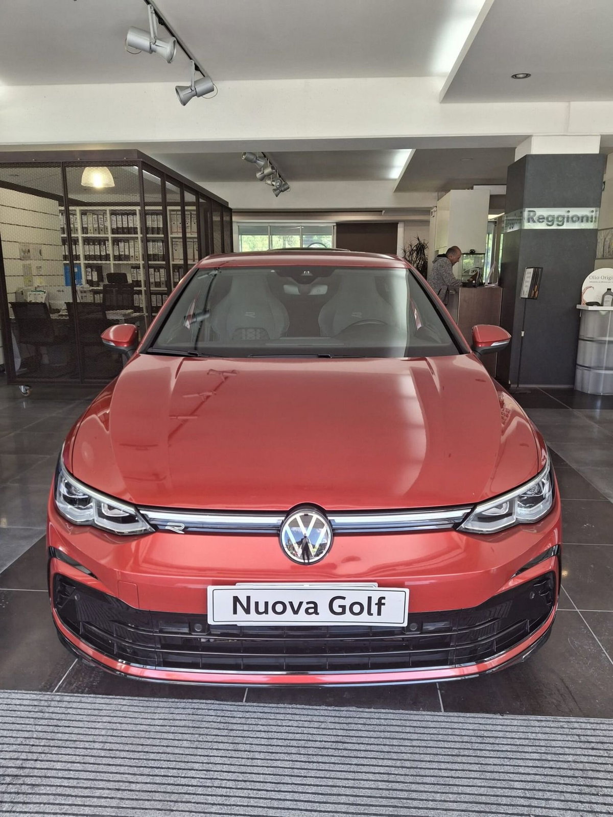 Volkswagen Golf 2.0 TDI 150 CV DSG SCR R-Line (2)