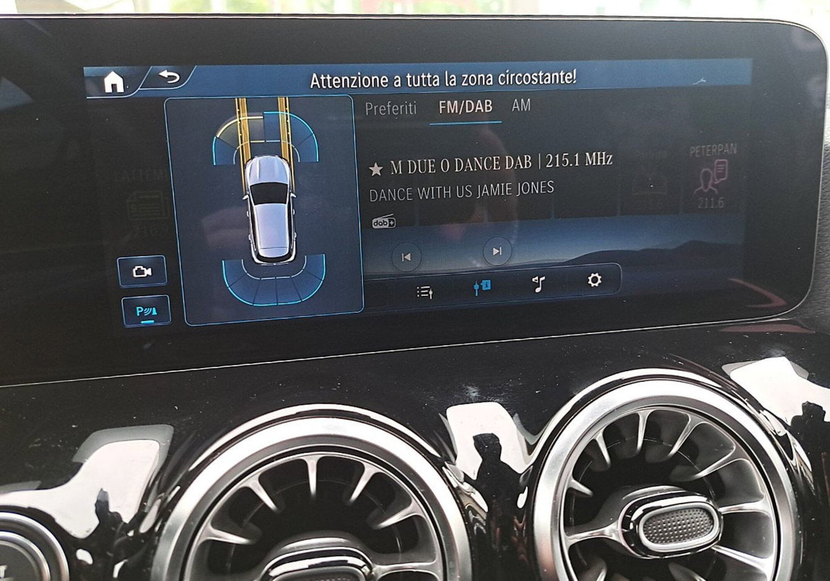 Mercedes-Benz GLA SUV 200 d Progressive Advanced Plus auto (19)