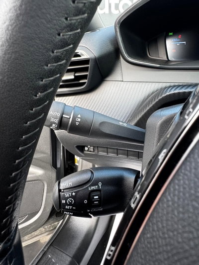 Peugeot 2008 1.2 turbo Allure 100cv (15)