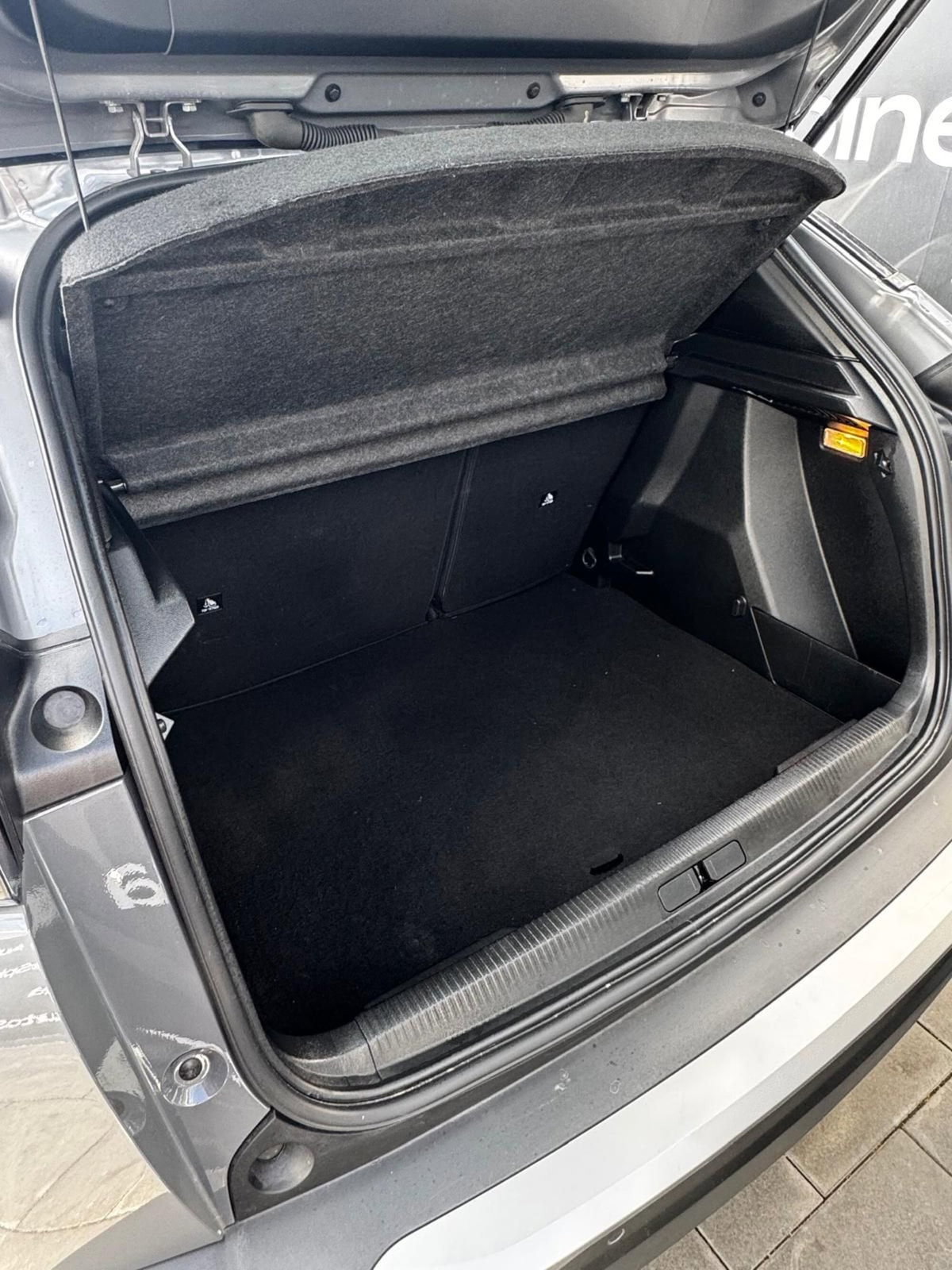 Peugeot 2008 1.2 turbo Allure 100cv (16)