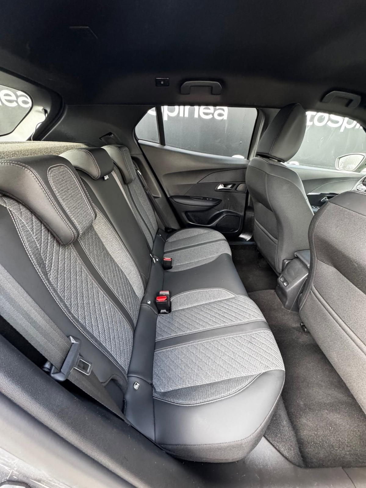 Peugeot 2008 1.2 turbo Allure 100cv (17)