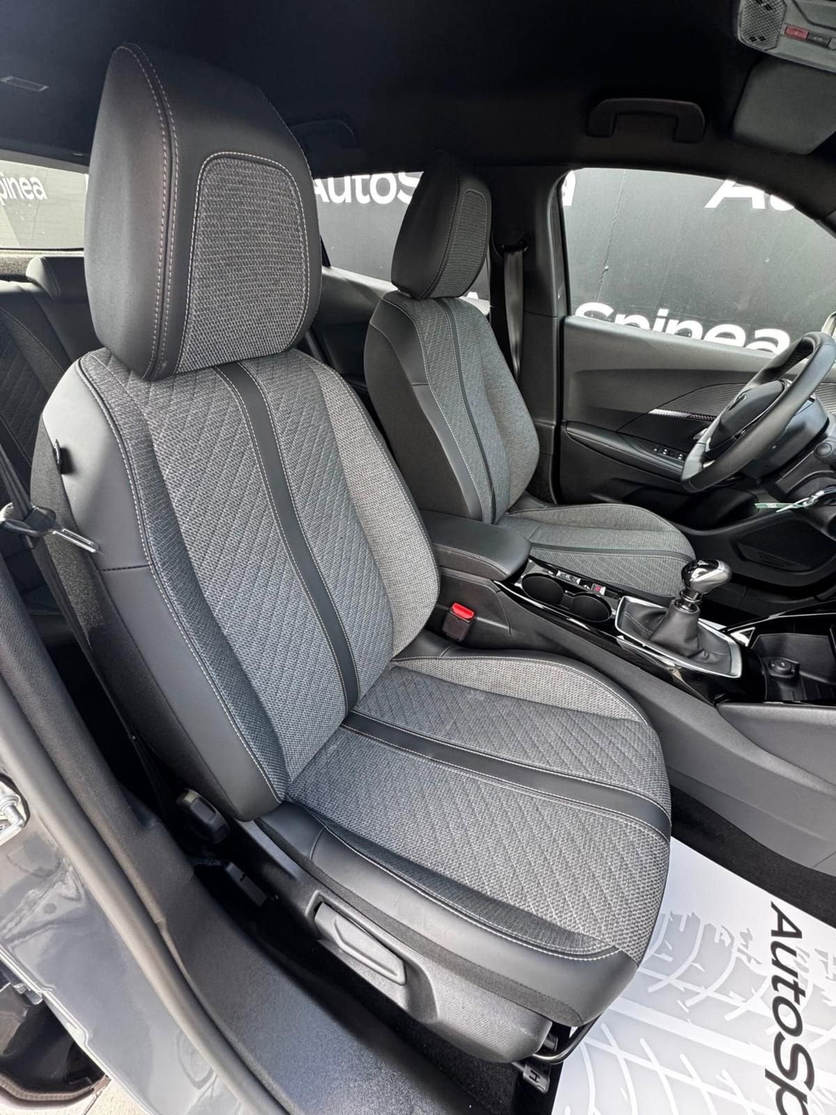 Peugeot 2008 1.2 turbo Allure 100cv (19)