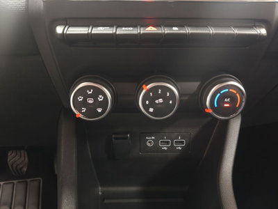 Renault Clio 1.0 tce Techno 90cv (9)
