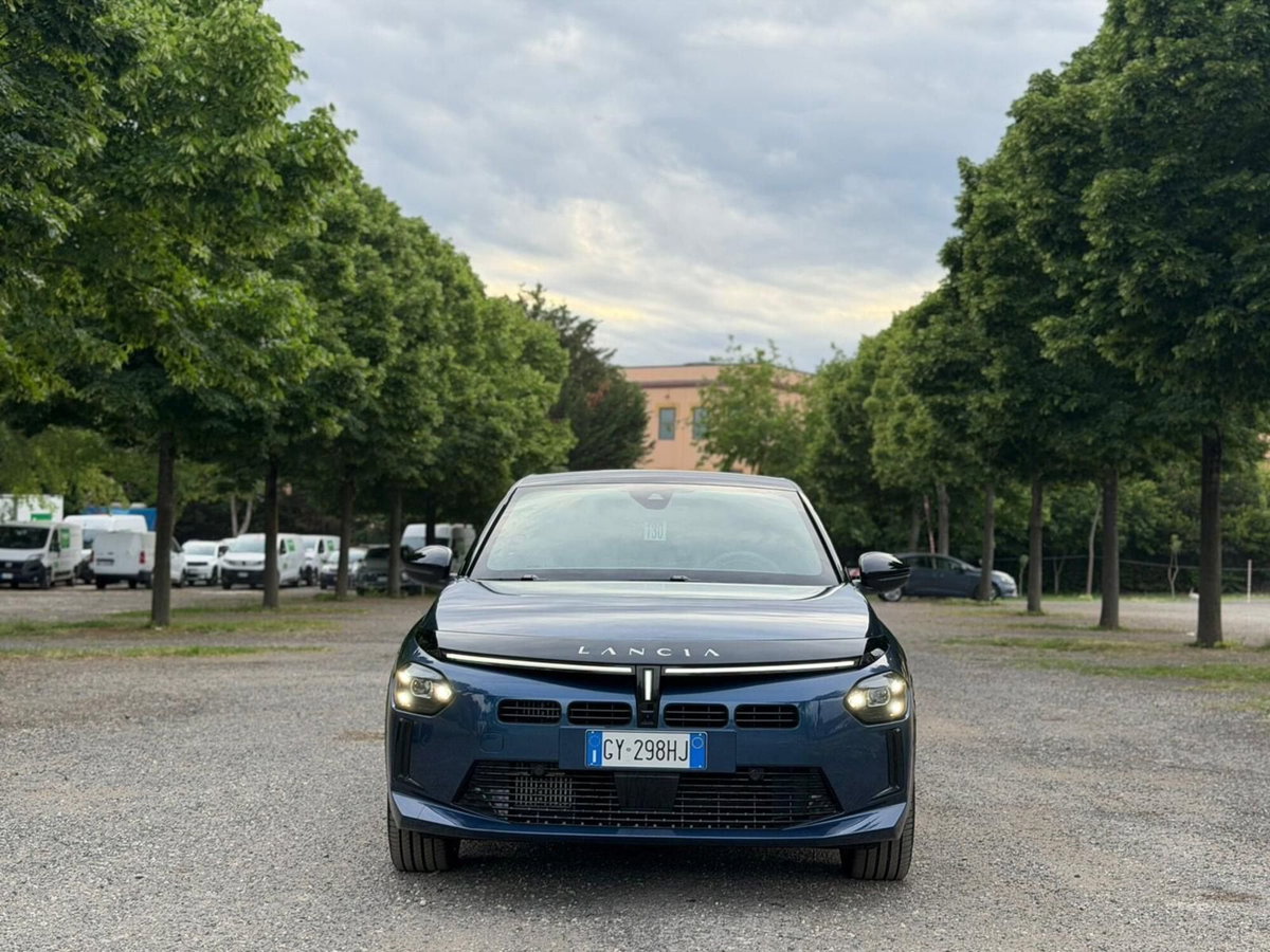 Lancia Ypsilon 1.2 mhev LX 110cv e-dct (3)