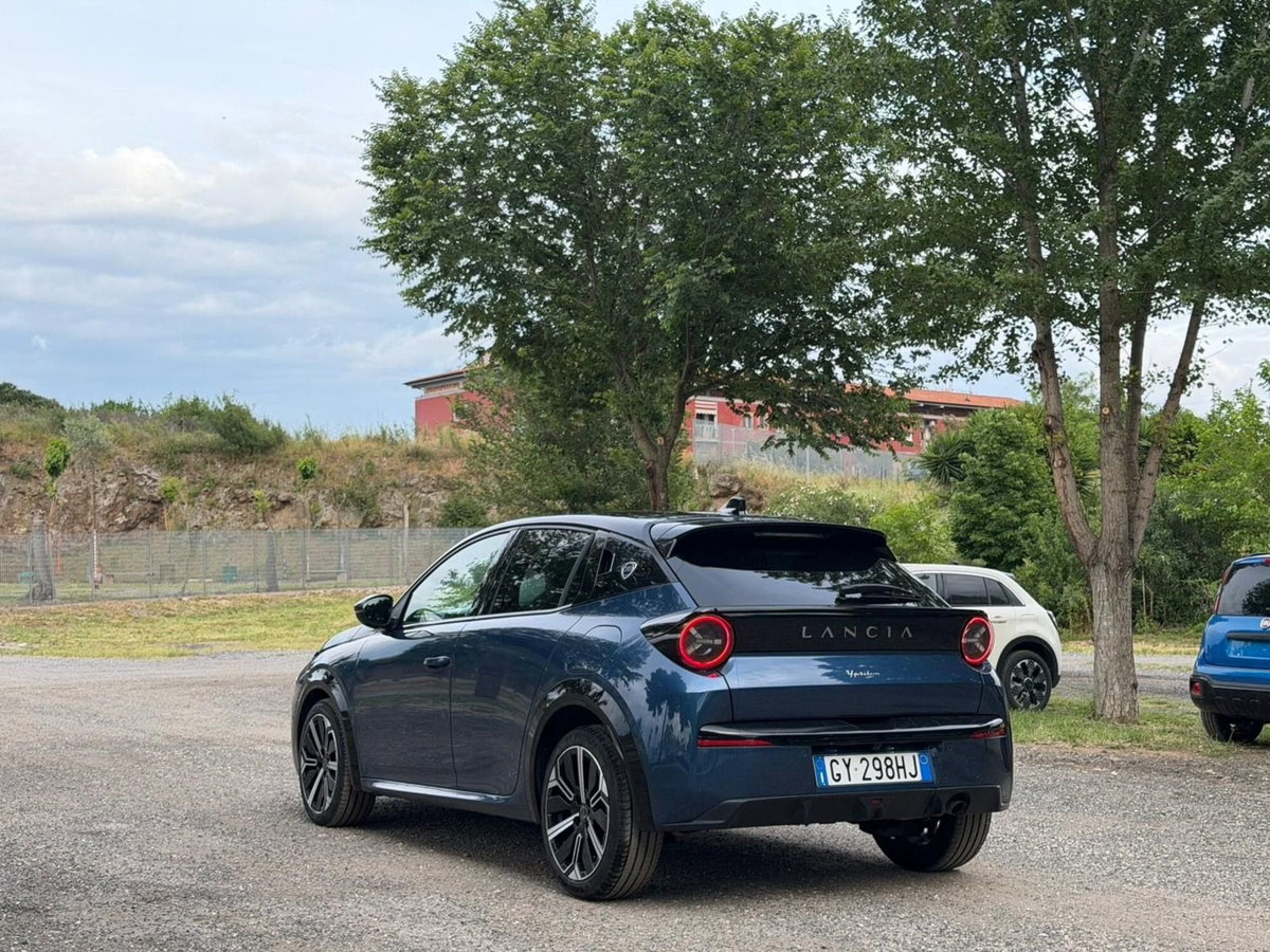 Lancia Ypsilon 1.2 mhev LX 110cv e-dct (4)