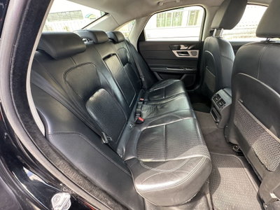 Jaguar XF 2.0 D 180 CV Portfolio (14)