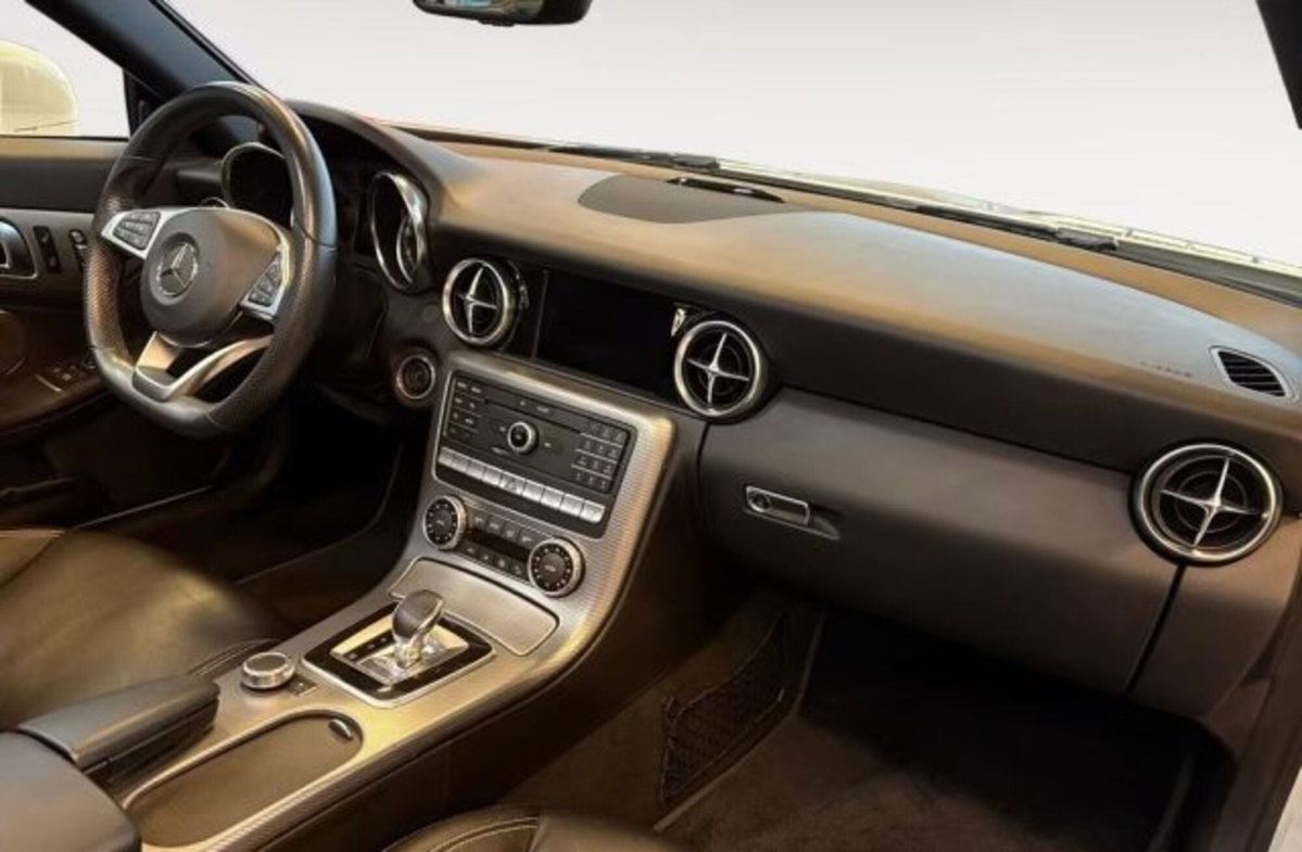 Mercedes-Benz SLC 300 AMG line (11)