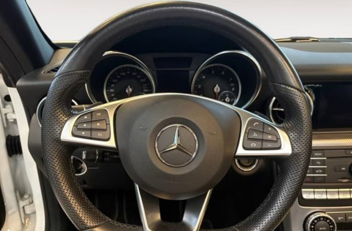 Mercedes-Benz SLC 300 AMG line (12)