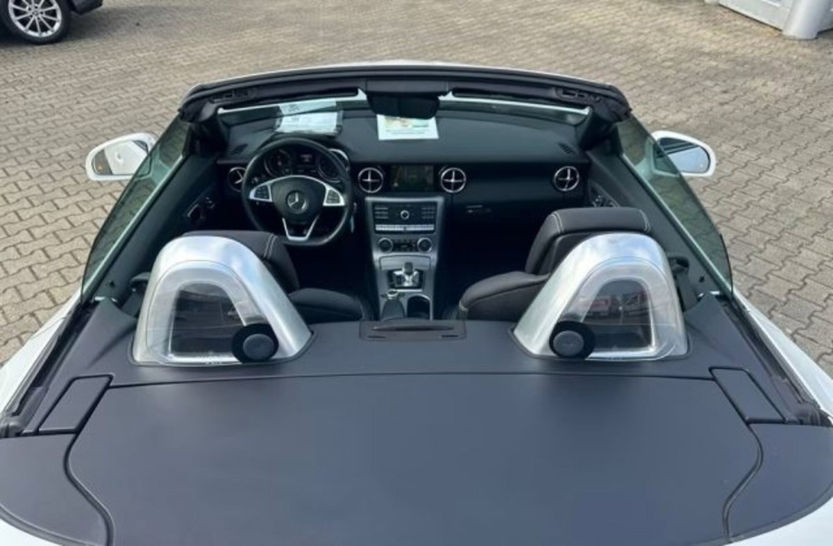 Mercedes-Benz SLC 300 AMG line (16)