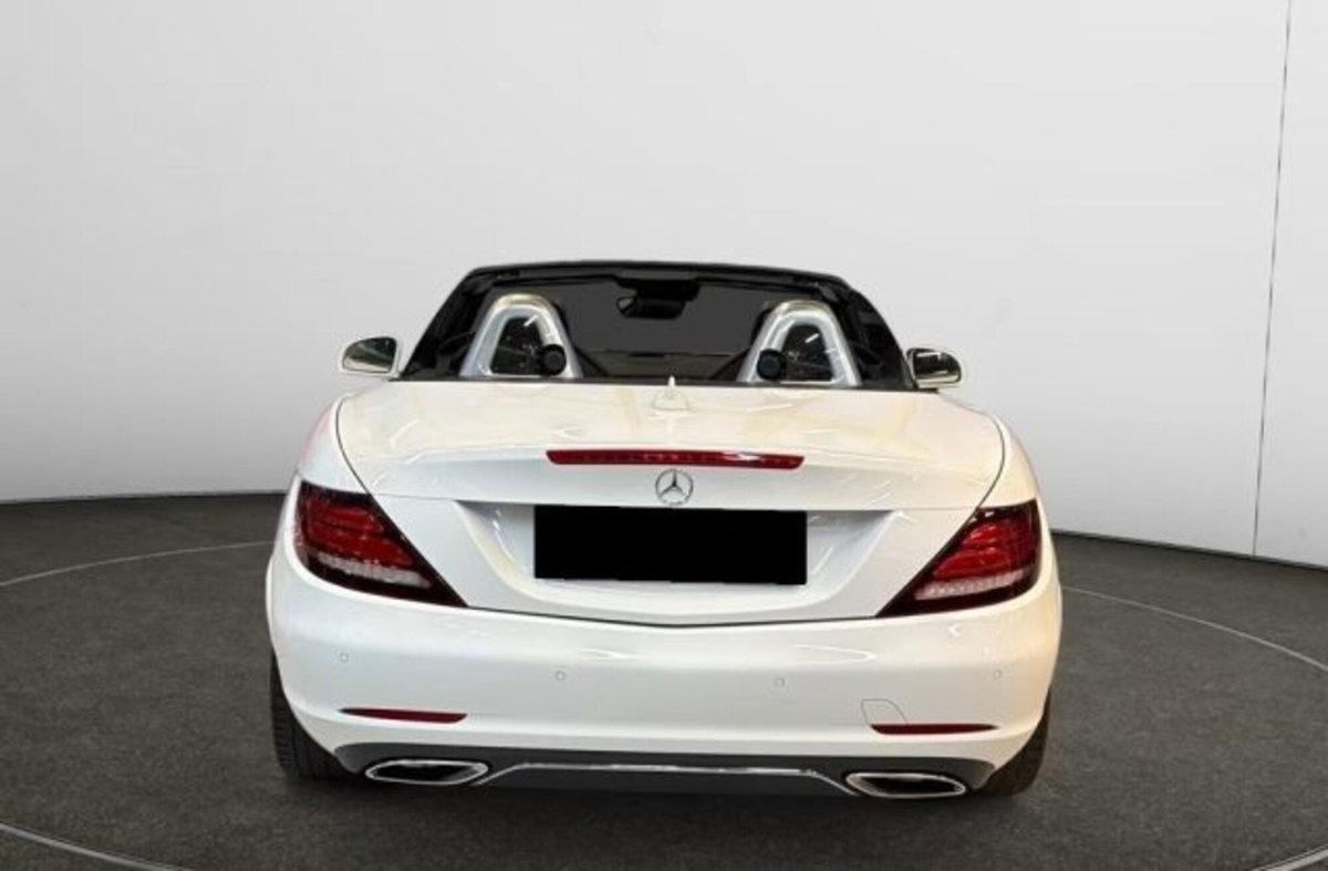 Mercedes-Benz SLC 300 AMG line (4)